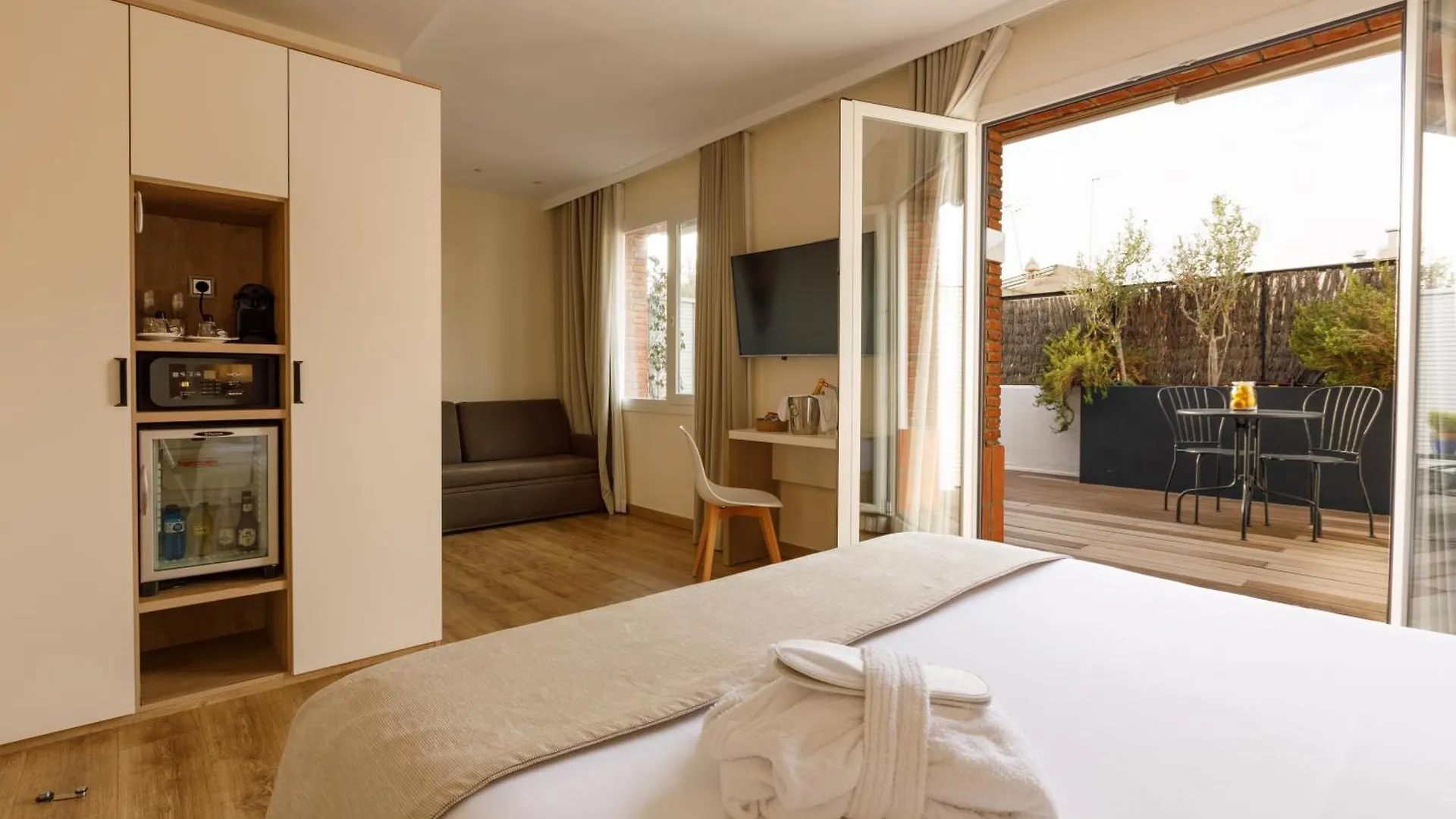 Aparthotel Mariano Cubi Barcelona 4*,  Spain