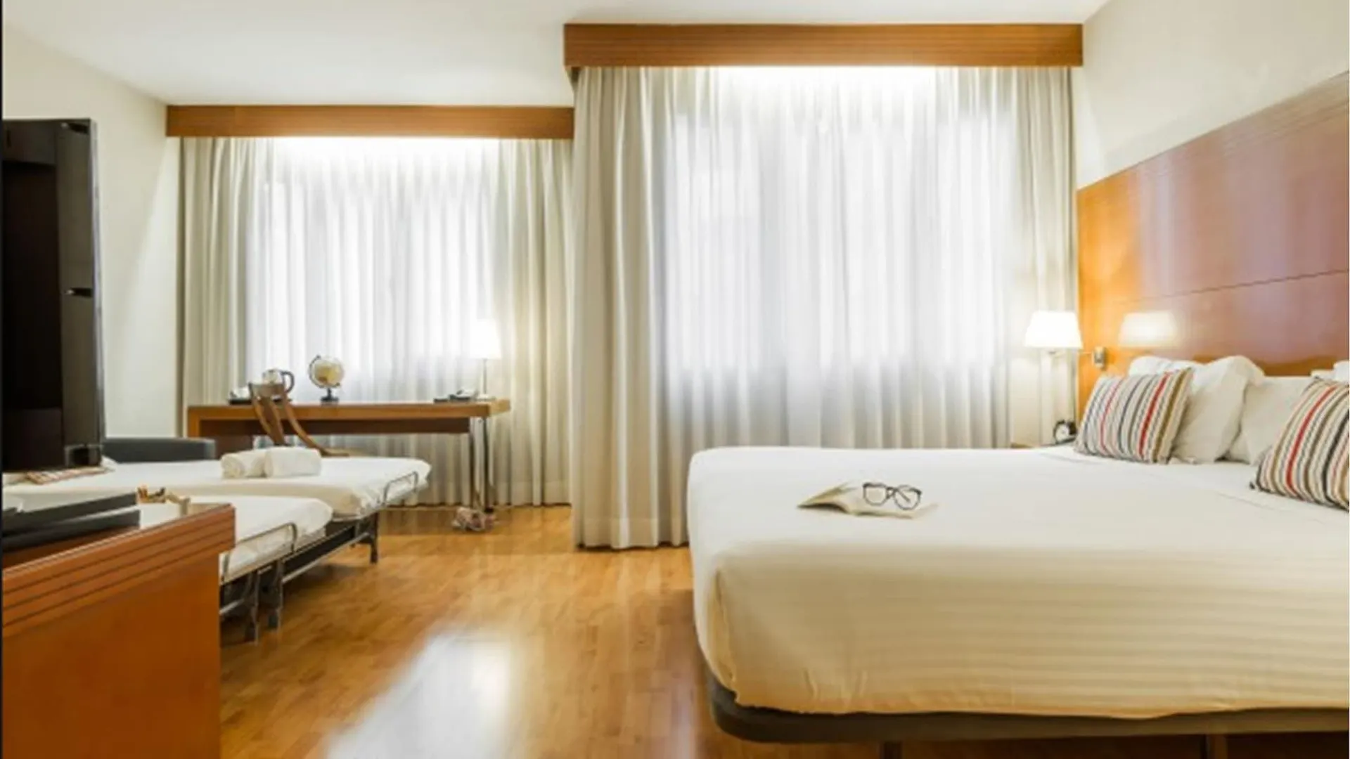 Aparthotel Mariano Cubi Barcelona Hotel