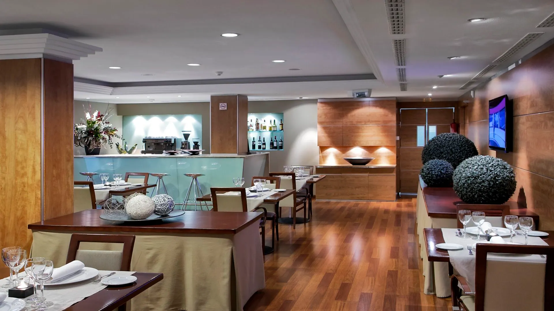 Aparthotel Mariano Cubi Barcelona 4*,